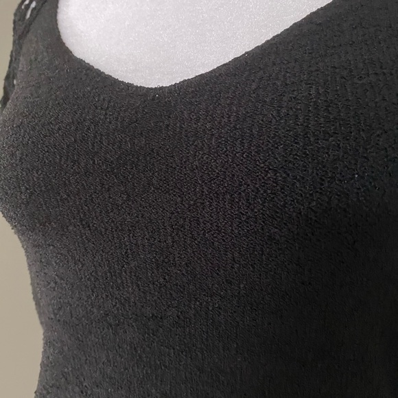 Lianne Barnes black stretchy knit sweater with crochet short sleeves - Size M - Picture 4 of 7